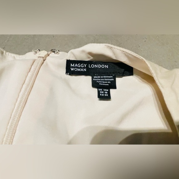 Maggy London Hawaii Ocean Tiered Ruffle Sleeve Maxi Dress! - Picture 7 of 7